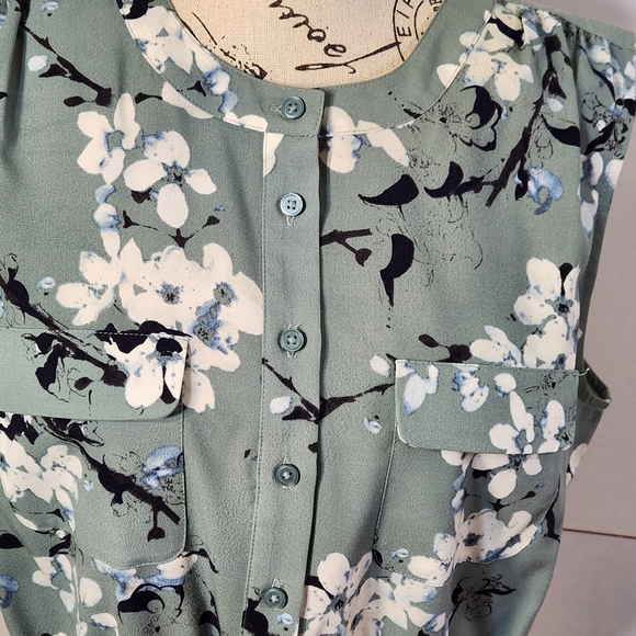 LOFT Floral Sleeveless Midi Dress - Green and White - Picture 9 of 12